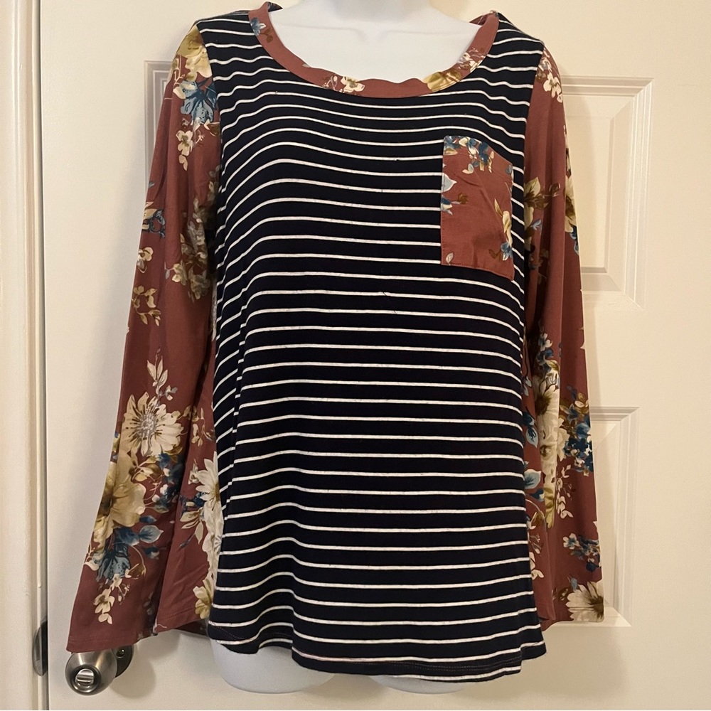 Andrée by UNIT Striped Floral Long-Sleeve Pocket Tee (medium)